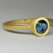 Load image into Gallery viewer, Deep Blue Montana Sapphire 18K Gold Bezel Ring